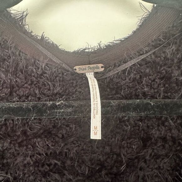 Free People Women’s Medium Icing Black Vneck Fuzzy Sweater New - Picture 2 of 6